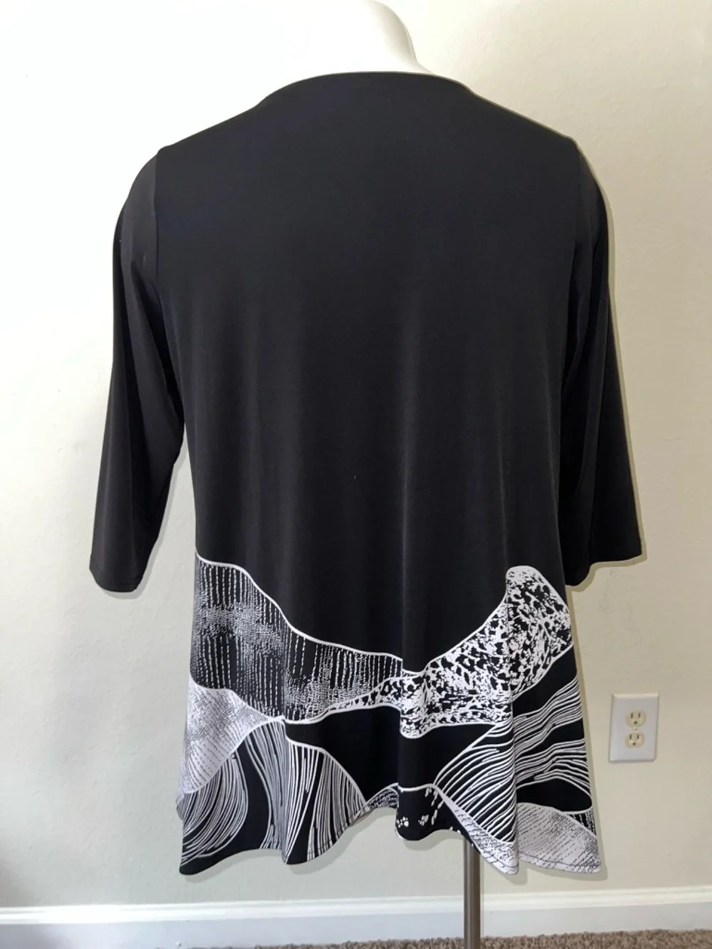 Alfani Black Tunic Blouse with White Abstract Hem - Picture 4 of 6